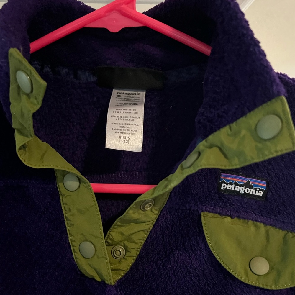 Patagonia Girls pullover fleece jacket. Size 12
